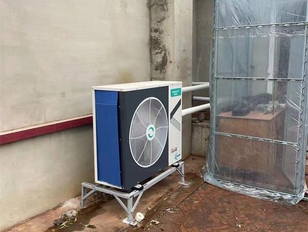 家庭使用空氣能熱泵供暖一天要多少度電